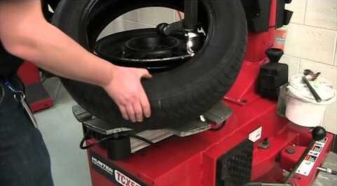 Light vehicle tyre changing course